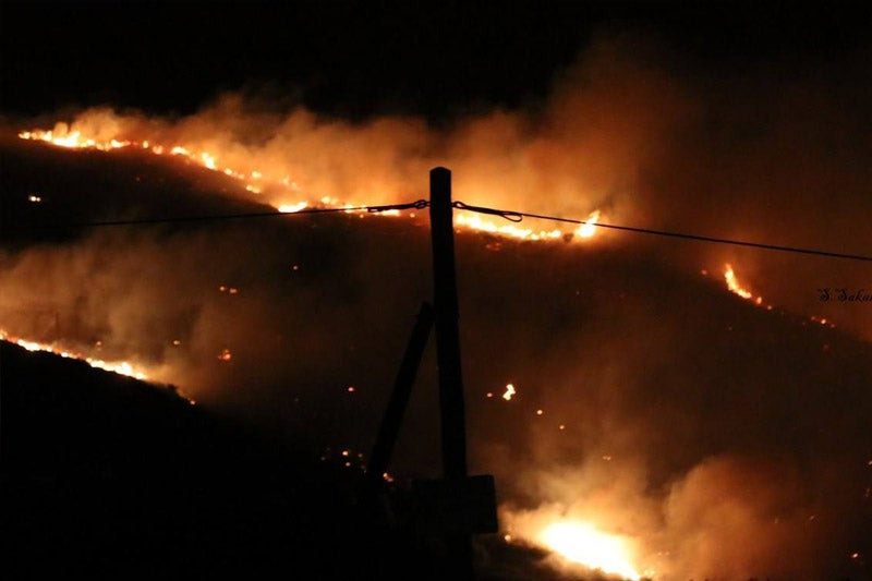 Κεφαλονιά: Σε ύφεση η μεγάλη φωτιά -Εσωσαν τα σπίτια οι πυροσβέστες (εικόνες,βίντεο)